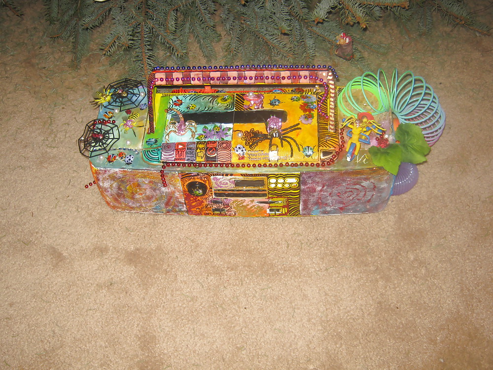 SHOW AND TELL #15981485