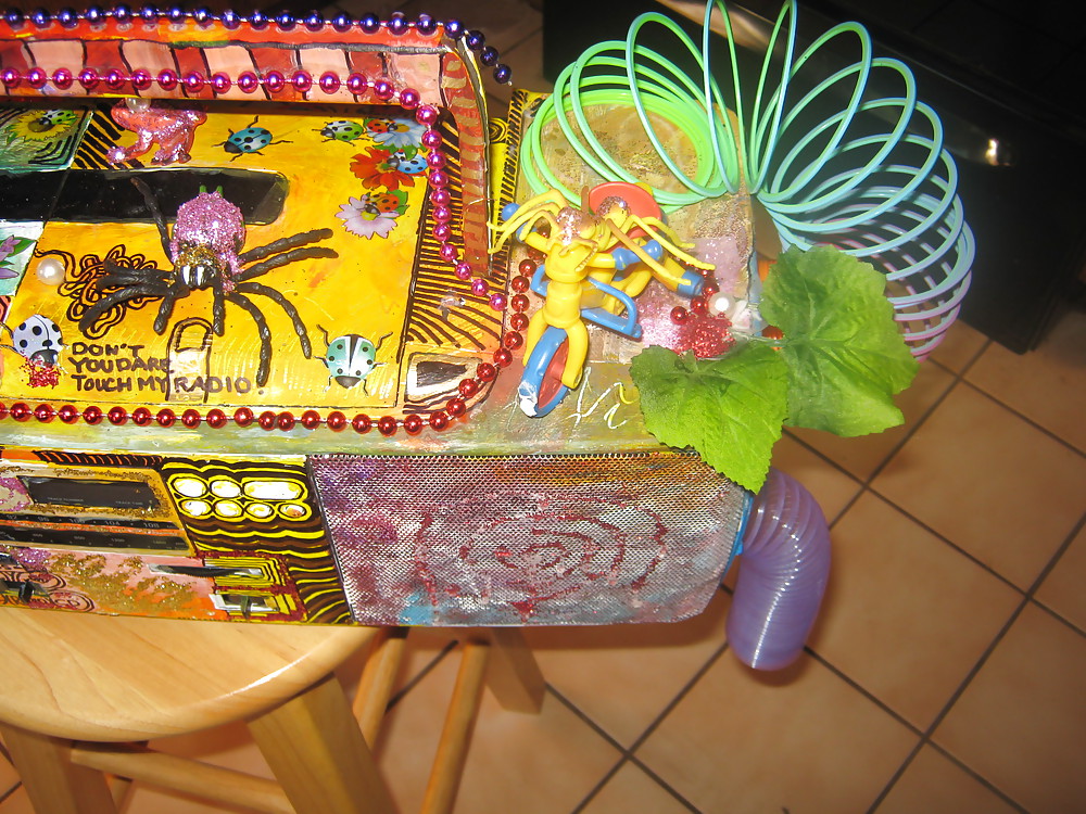 SHOW AND TELL #15981673