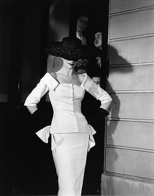 Algo nuevo, algo prestado
 #22458259