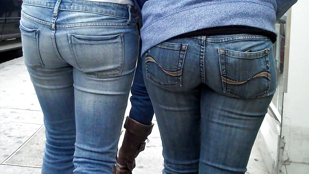 Butts to the left ass to the right #3470978