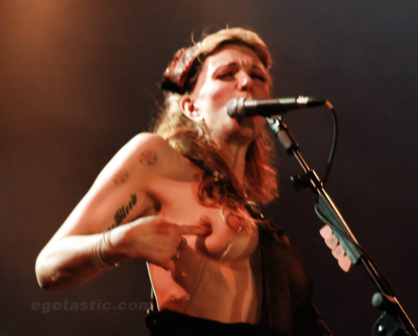 Courtney Love flashing her boobs #6207964