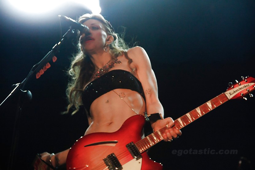 Courtney Love flashing her boobs #6207972