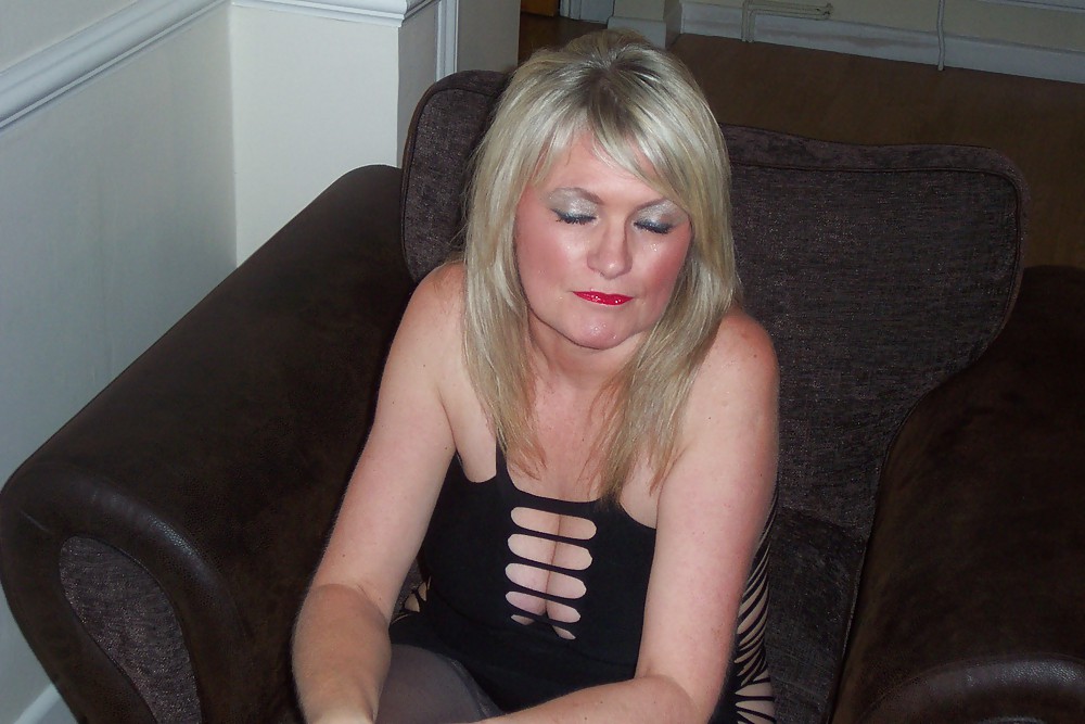 UK Amateur Slut Milf Samantha in black Dress Part 2 #6279615