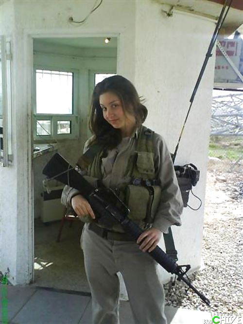 Chicas con armas 2
 #16816461