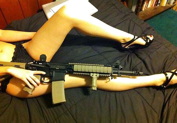 Chicas con armas 2
 #16816467