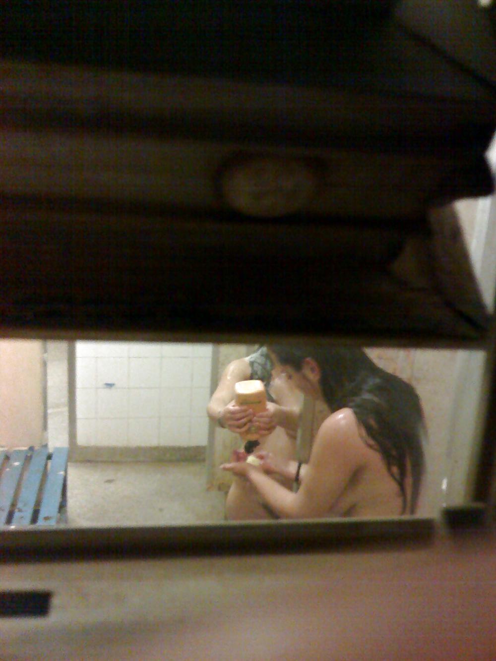 Donna israeliana sotto la doccia
 #4636409