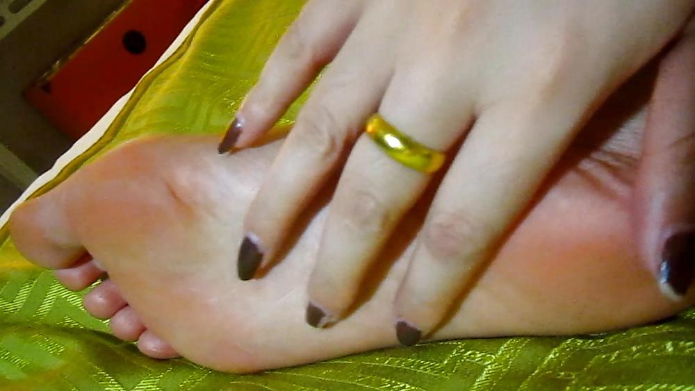 (2) los pies de mi gf asiático, los dedos de los pies y las plantas de los pies! fetiche de los pies chinos!
 #16984176