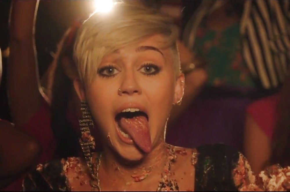 Hot miley cyrus (hq pics)
 #21960968