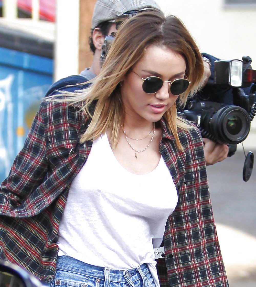 Hot miley cyrus (hq pics)
 #21961015