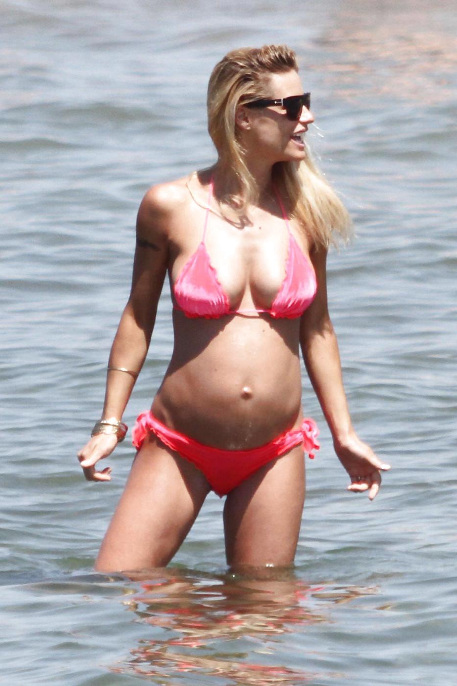 Celeb Enceinte Michelle Hunziker En Bikini Sexy Allemand #20333456