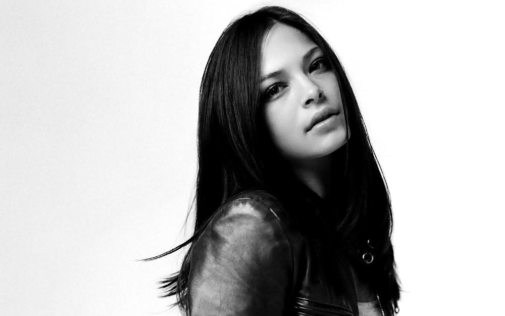 Kristin kreuk
 #19997320