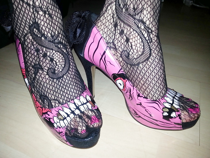 Los pies sexys de Prettykitty y los zapatos de puño de hierro
 #19955787