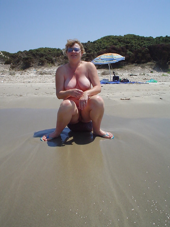 Soy una nudista de playa
 #903111