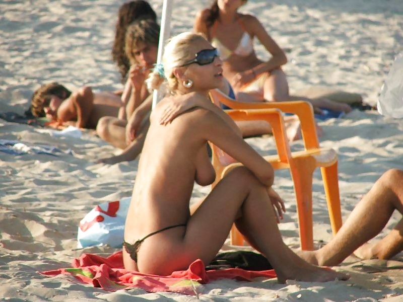 Sono un nudista da spiaggia
 #903139