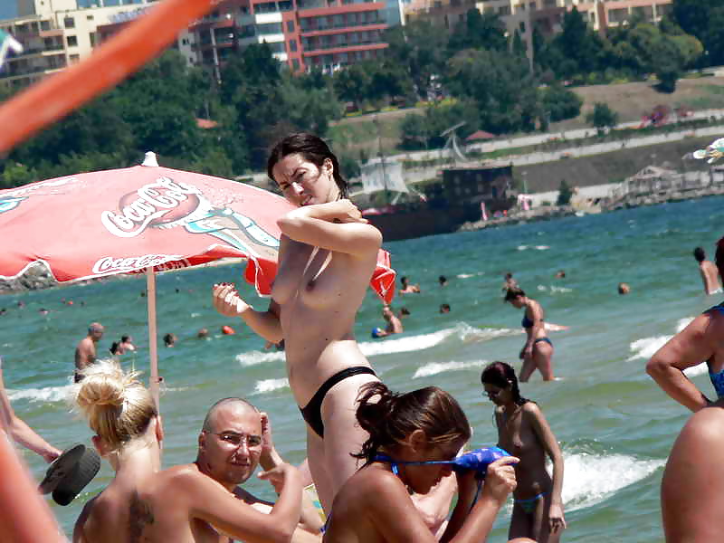 Ragazze della spiaggia bulgara dal mare nero
 #7346961