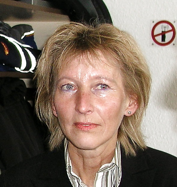 The Easiest of Bare Wife Frauke #9489328