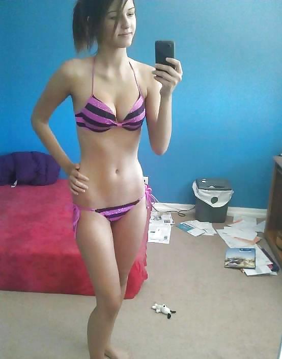 Ihre Tochter In Einem Bikini 2 #20062134