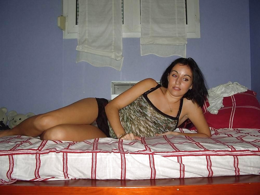 Beginner girl posing and sucking #9536417