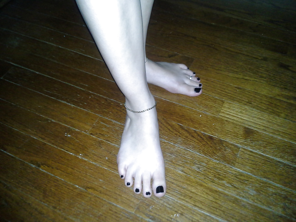 Polished toenails #16201215