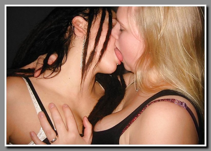 Kissing Girls #3866707