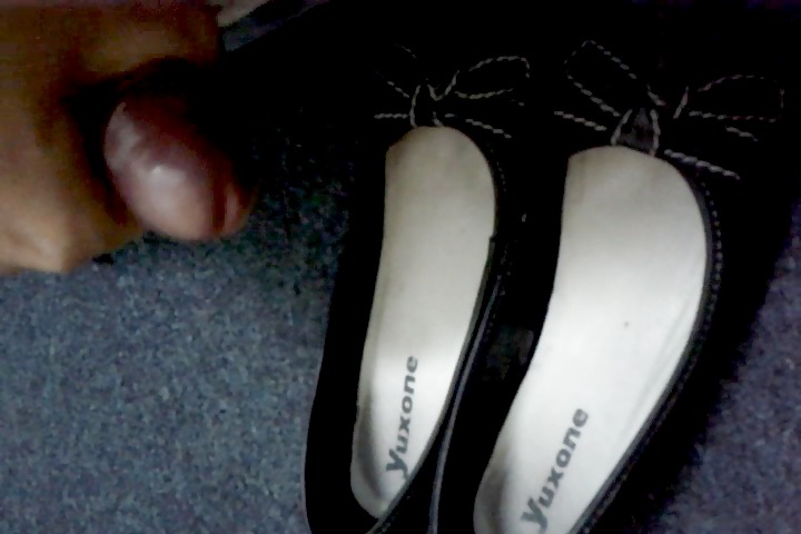 同僚の靴(バレリーナ)で勃起する
 #9737002