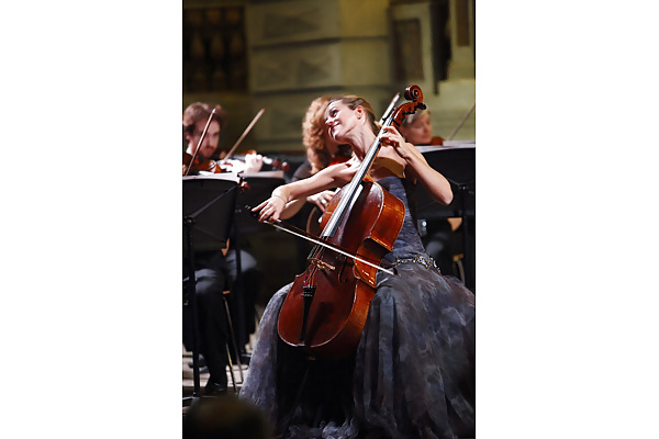 Sol Gabetta - Orgasmisch Cellist #14851059