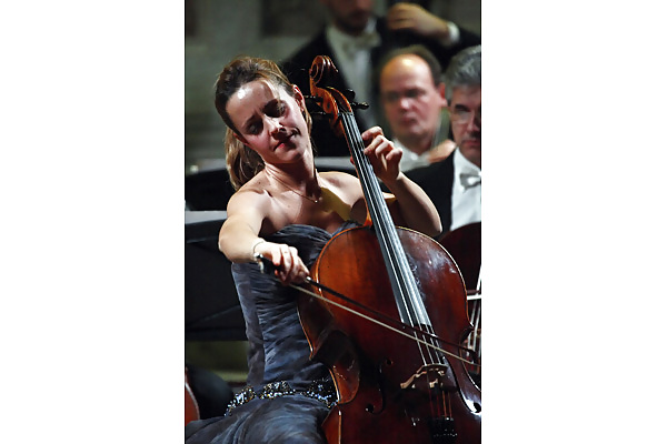 Sol Gabetta - Orgasmisch Cellist #14851082