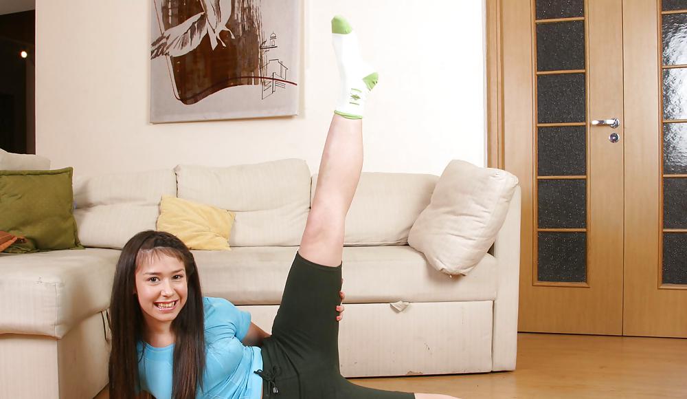 Pigtailed emma - masajeando a sí misma
 #3538768