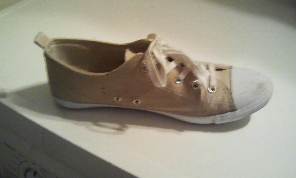 In die Schuhe der Nachbarin wichsen