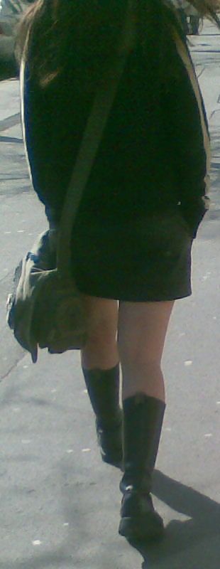 Cuming detrás de joven en nylons y botas
 #21340730