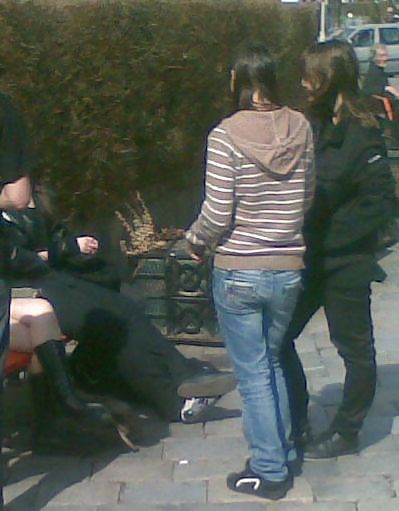 Cuming detrás de joven en nylons y botas
 #21340736