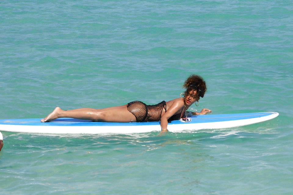 Rihanna Bikini In 2 Hawaii Körper 4 Sterben #12661062