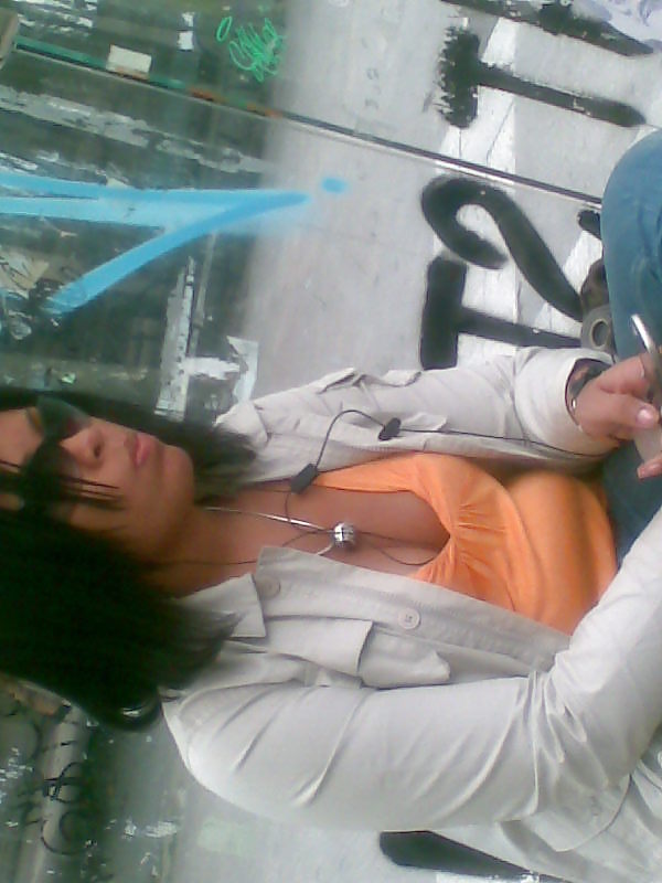 Escote en la parada #22838320