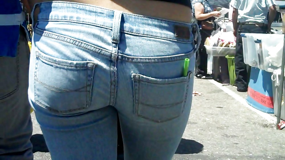 Jolie Fille En Jeans Serrés Cul Fesses Pour Sûr #3656510