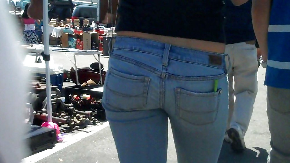 Jolie Fille En Jeans Serrés Cul Fesses Pour Sûr #3656524