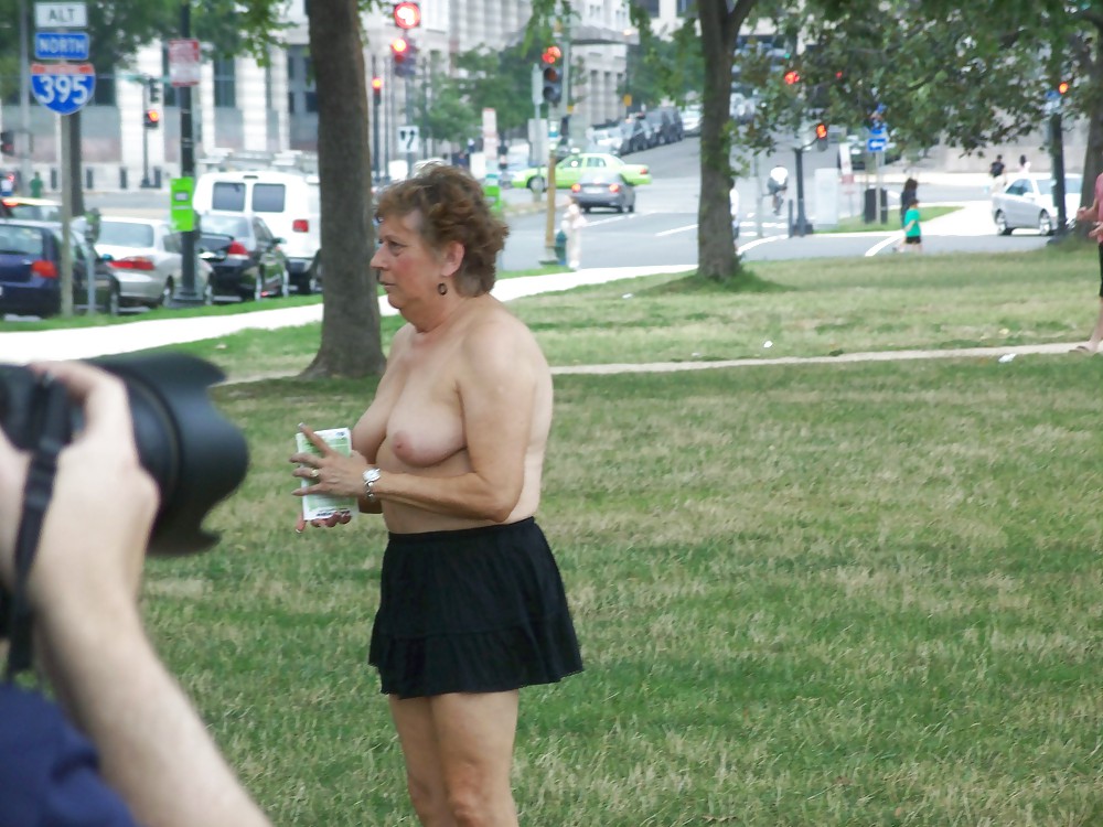 Día nacional del topless en dc - 21 agosto 2011
 #5887597