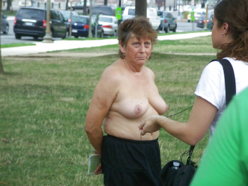 Giornata nazionale del topless a dc - 21 agosto 2011
 #5887609