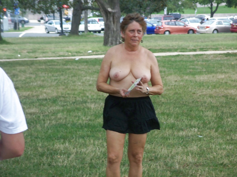 National Gehen Topless Tag In Dc - 21. August 2011 #5887648