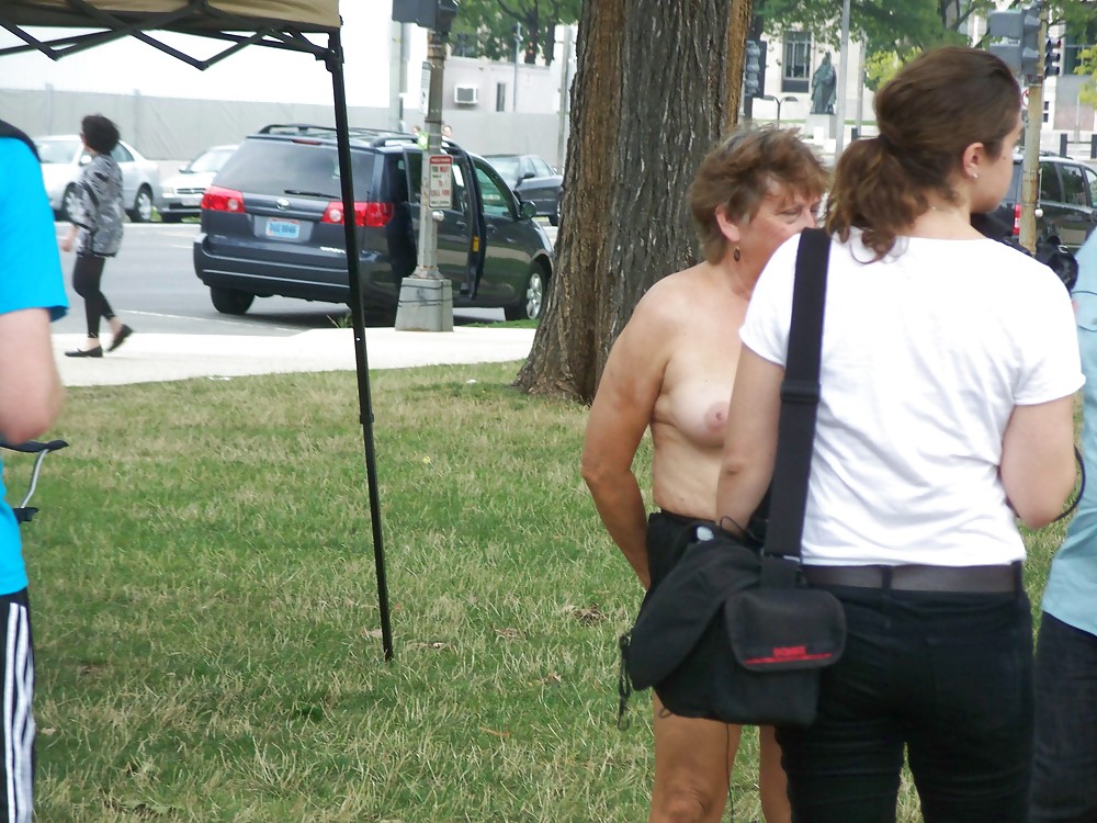 Día nacional del topless en dc - 21 agosto 2011
 #5887678