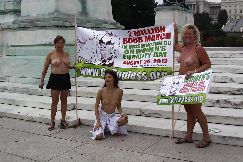 National Gehen Topless Tag In Dc - 21. August 2011 #5887709