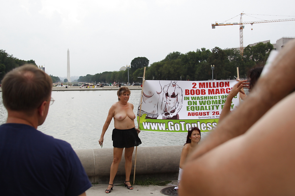 Giornata nazionale del topless a dc - 21 agosto 2011
 #5887731