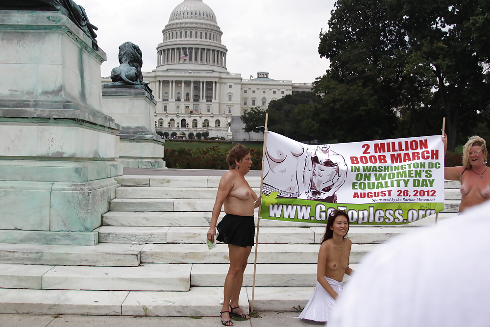 Giornata nazionale del topless a dc - 21 agosto 2011
 #5887739