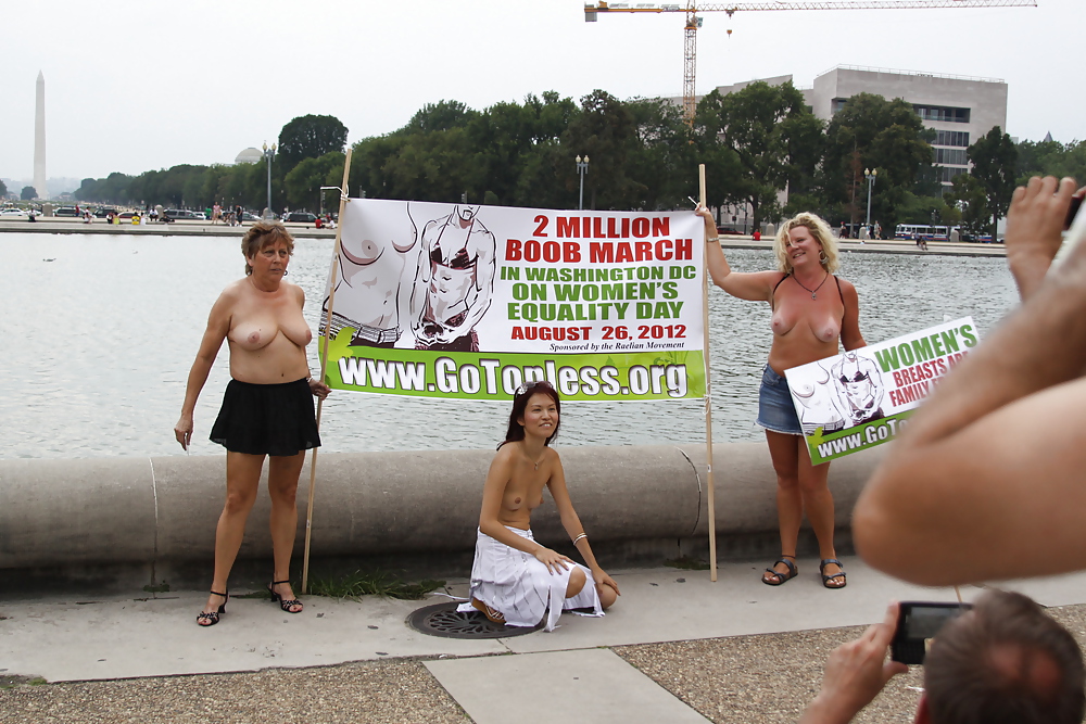 National Gehen Topless Tag In Dc - 21. August 2011 #5887868