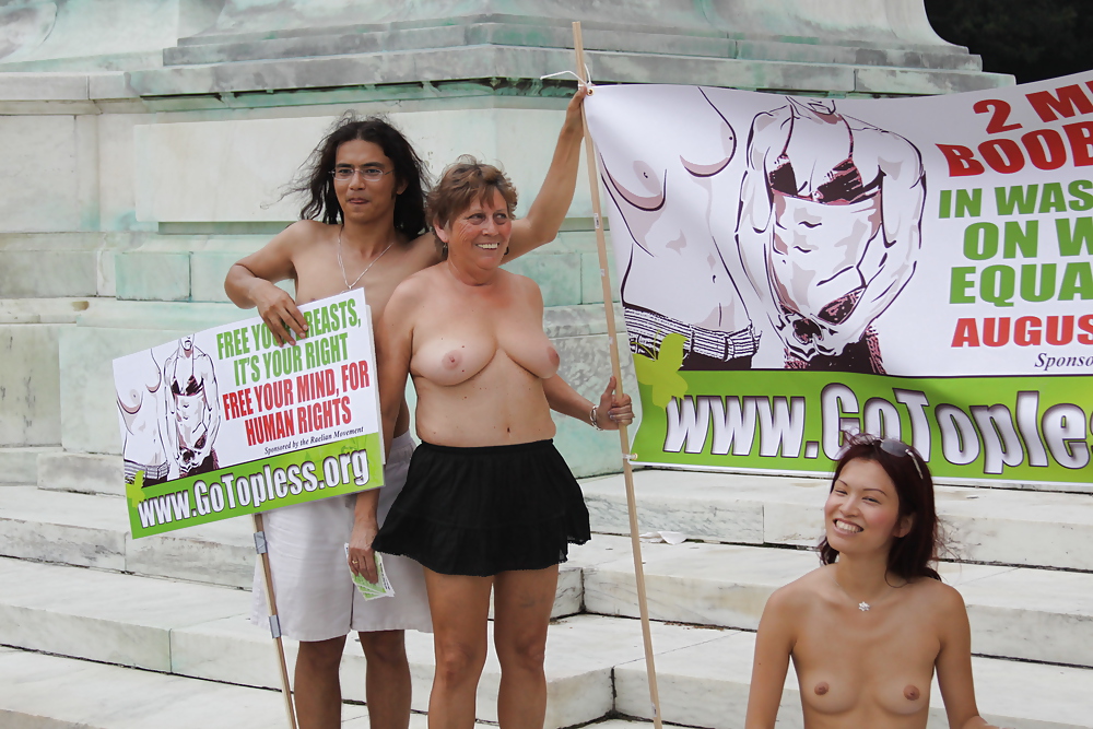 Giornata nazionale del topless a dc - 21 agosto 2011
 #5887875