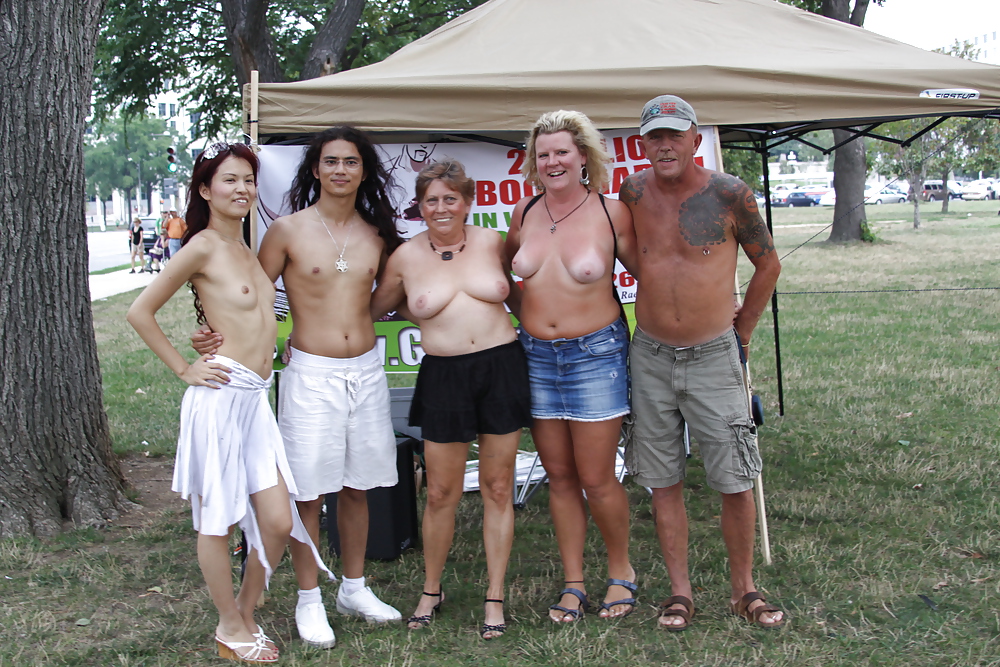 Giornata nazionale del topless a dc - 21 agosto 2011
 #5887950