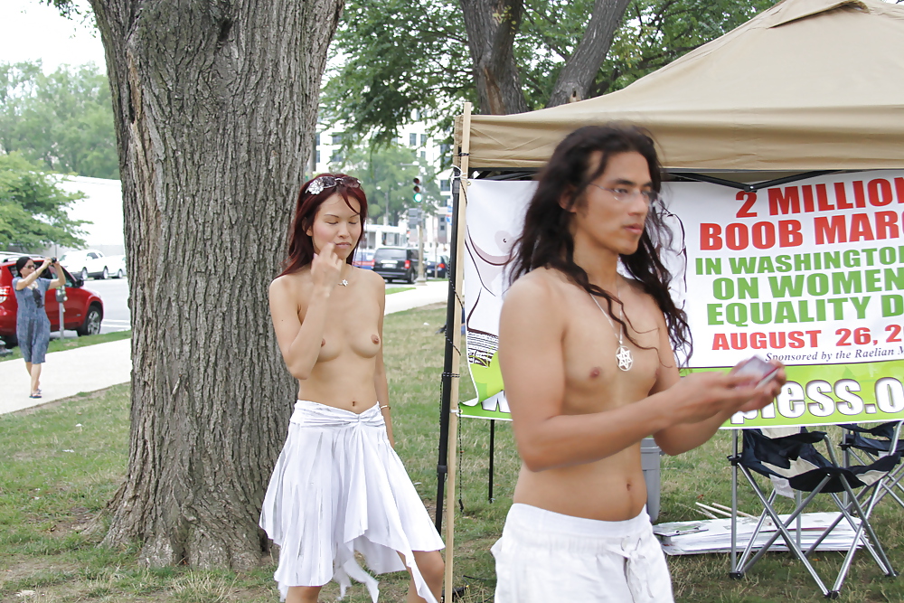 Día nacional del topless en dc - 21 agosto 2011
 #5887965