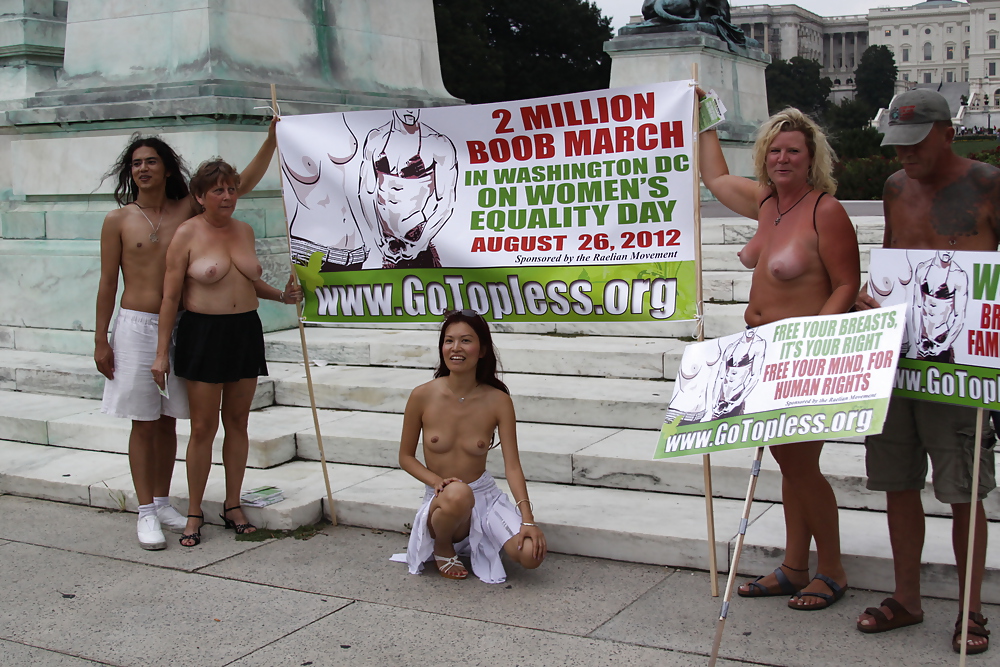 Giornata nazionale del topless a dc - 21 agosto 2011
 #5887973