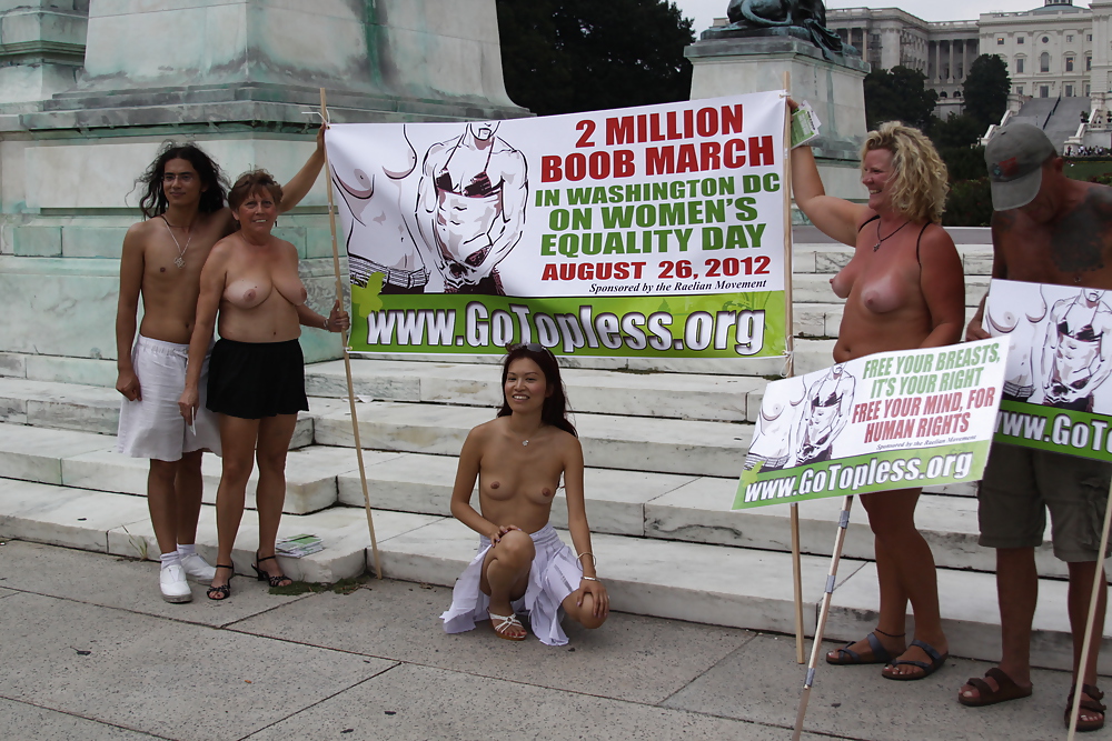 Giornata nazionale del topless a dc - 21 agosto 2011
 #5887994