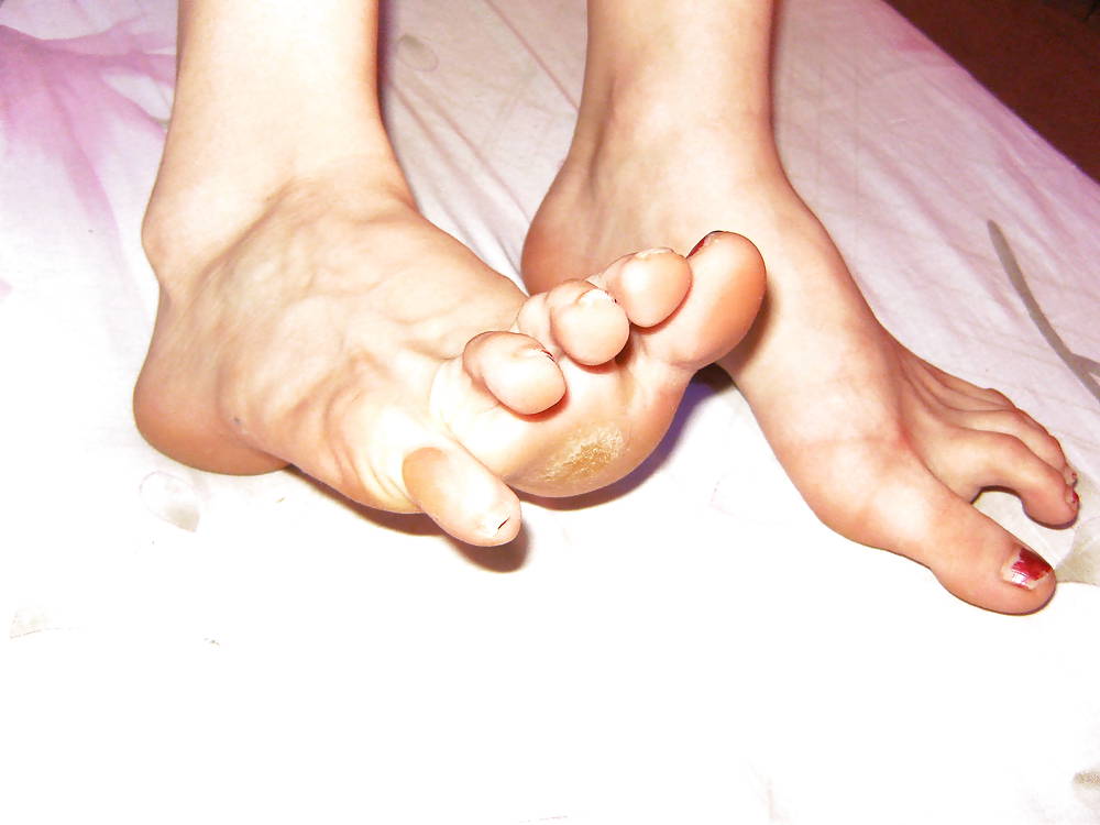 アイーダの足 - 足のモデルは長い柔軟な足指を広げる
 #14231393