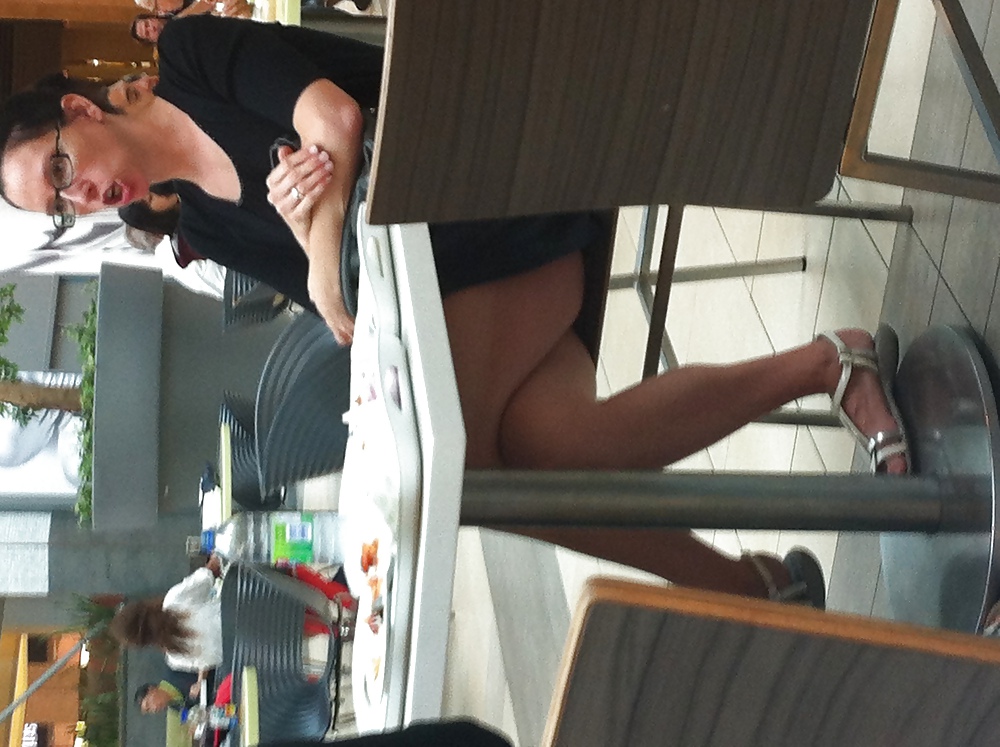 En un patio de comidas
 #7319205